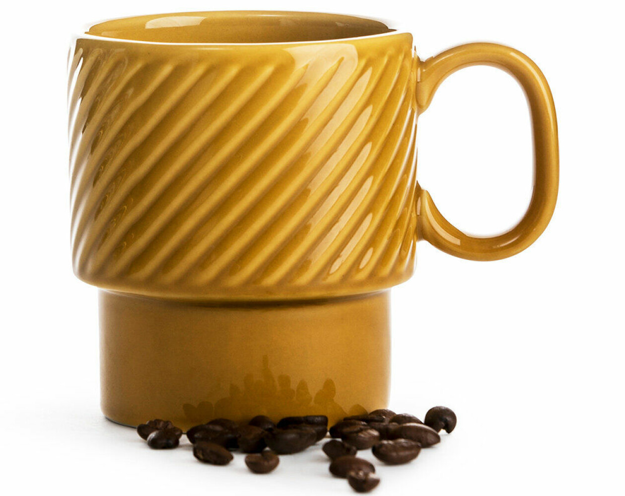 Gul kaffekopp med relief.