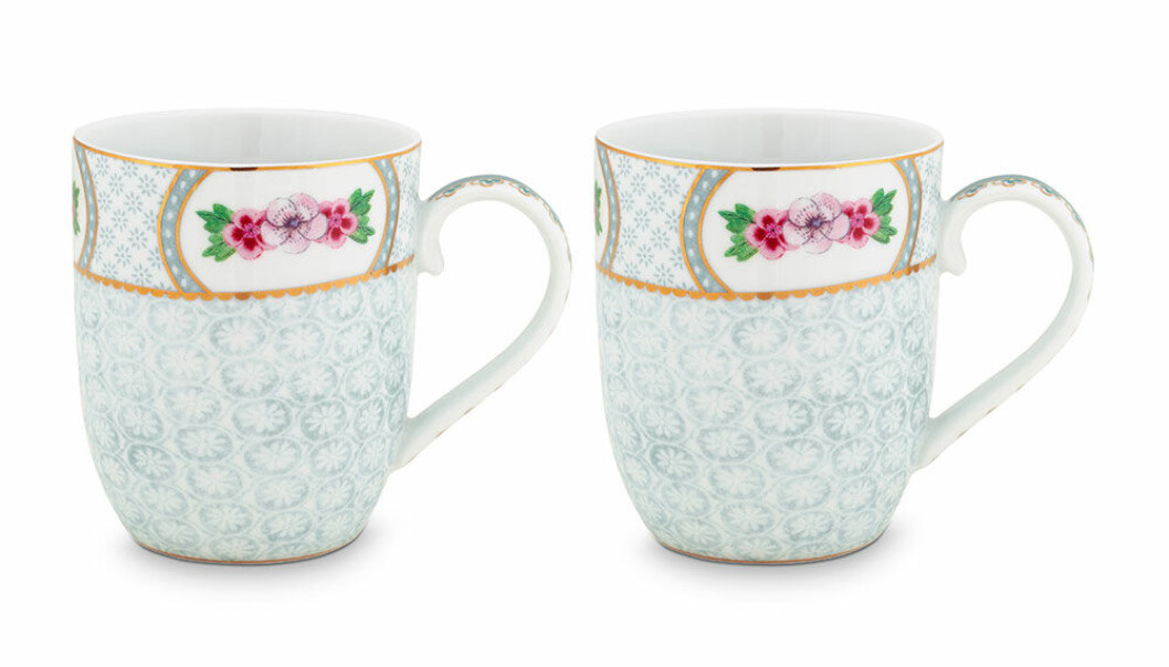 Blommiga kaffekoppar.