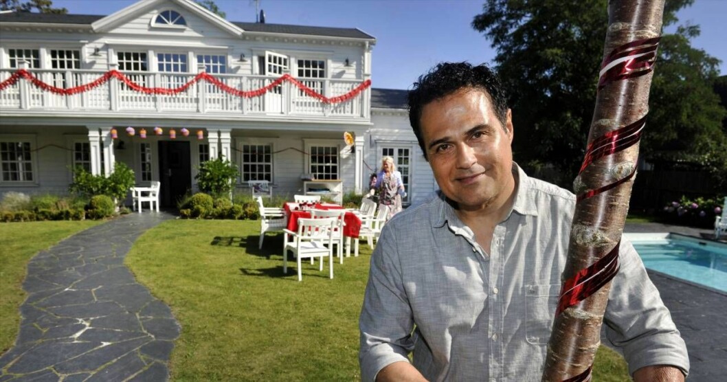 Kamran Montazami dekorerar trädgården i Falsterbo inför programmet <em>Montazamis med vänner</em>. Foto: Christer Wahlgren/KVP/Scanpix Kamran Montazami, Maria Montazamis make.