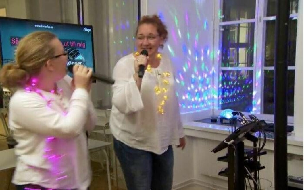 Ellinor och Beatrice har fått jobba för att hitta tillbaka till varandra. Sofias änglar bidrar med en omgång karaoke. Ellinor och Beatrice i Sofias änglar