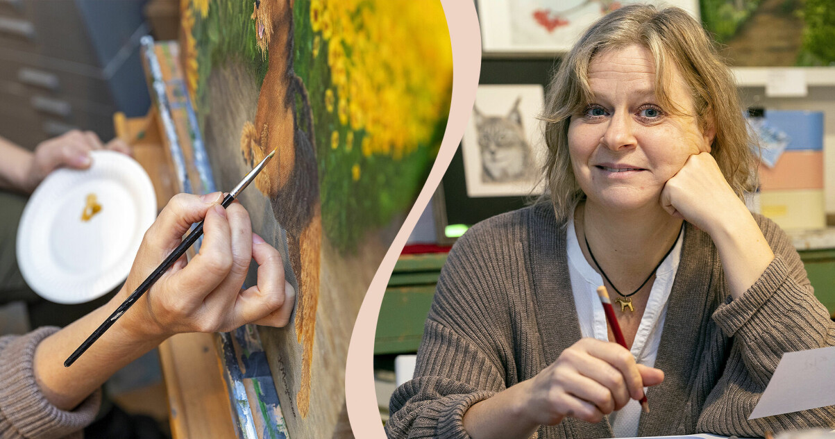 Till vänster: närbild på en hand som håller i en pensel och målar en tavla. Till höger: Karin sitter med en penna i handen och i bakgrunden syns tavlor.