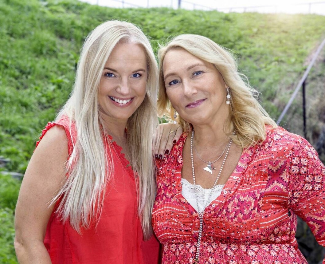 Åsa Nyvall är samtalsterapeut, yogainstruktör, bloggare och föreläsare, Helene Arkhem är journalist och författare. Åsa Nyvall är samtalsterapeut, yogainstruktör, bloggare och föreläsare, Helene Arkhem är journalist och författare.