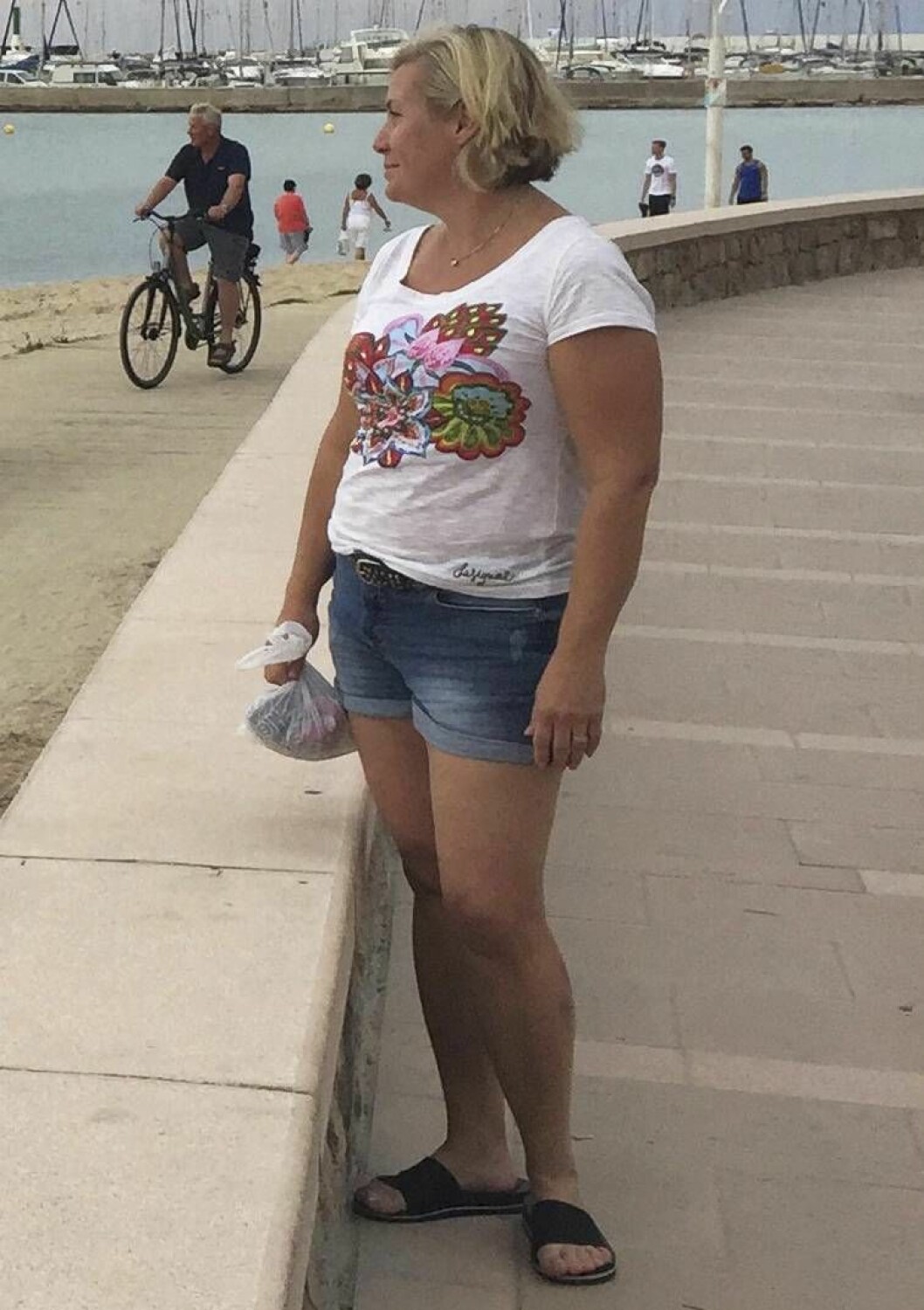 Katarina innan hon ändrade sina matvanor. Katarina Condrup tittar ut över havet och stranden