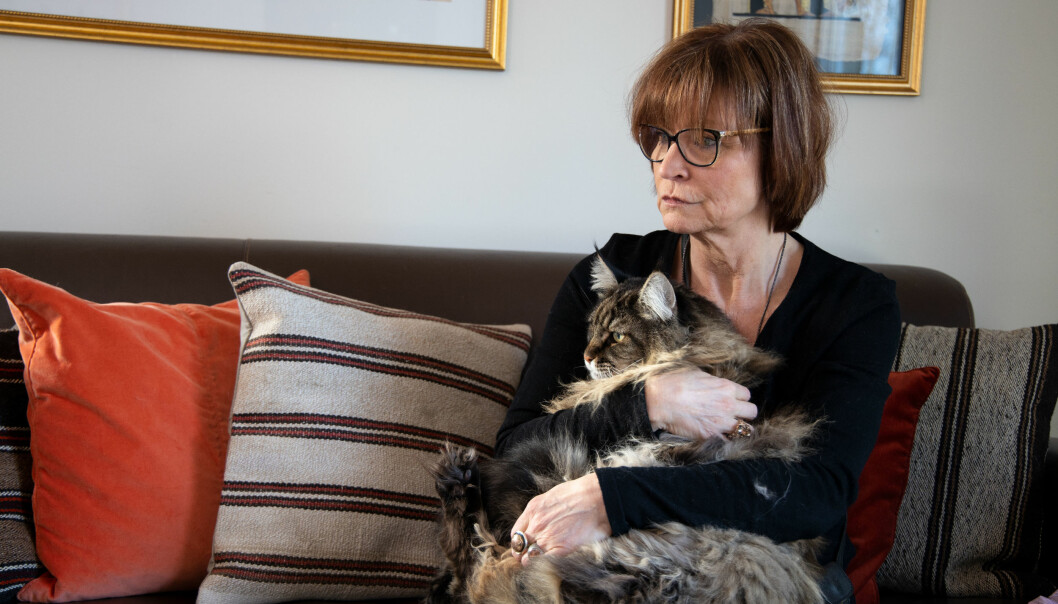 Katharina Berggren tillsammans med katten Kompis, som har betytt mycket för henne de senaste åren då hon till stor del har levt isolerad i hemmet. Katharina Berggren i Helsingborg tillsammans med katten Kompis.