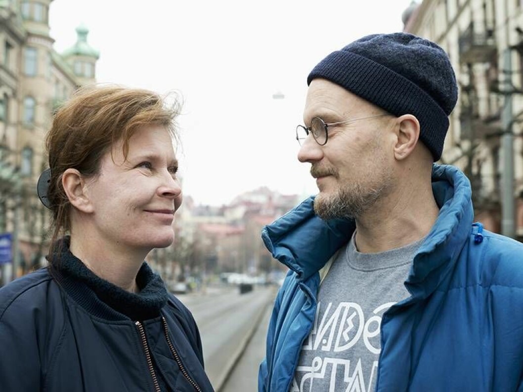 Tintin Anderzon med sin halvbror Fredrik Egerstrand