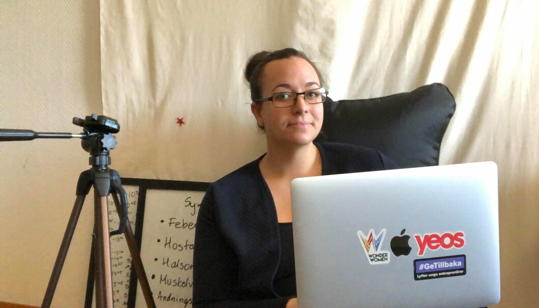 För at få tiden att gå och för att hitta någon form av mental utmaning, startade Klara-Maria en egen Youtubekanal under tiden i karantän. Foto: Privat Klara-Maria Mach i hemmet i Uppsala.