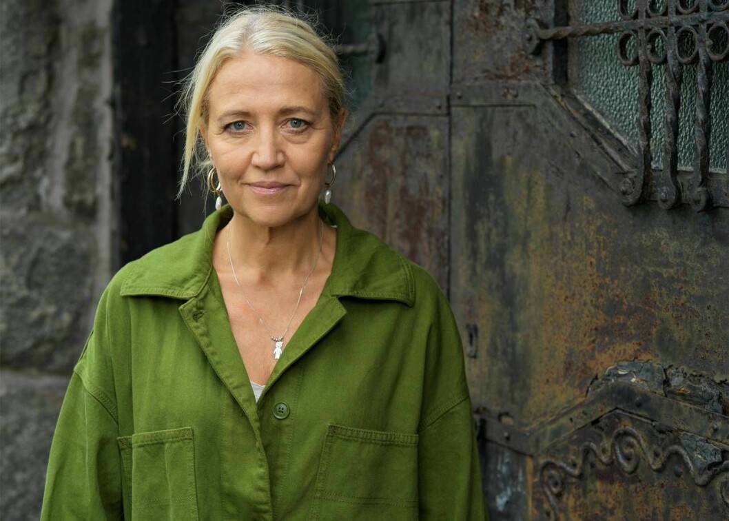 Klara Zimmergren är dubbelt aktuell i höst. Hon ses både på vita duken och med egna föreställningen Allt kommer bli bra. Men egentligen är hon en orolig natur som har svårt att tro på att ”det ordnar sig”. Foto: Peter Ericsson Närbild på skådespelaren Klara Zimmergren.
