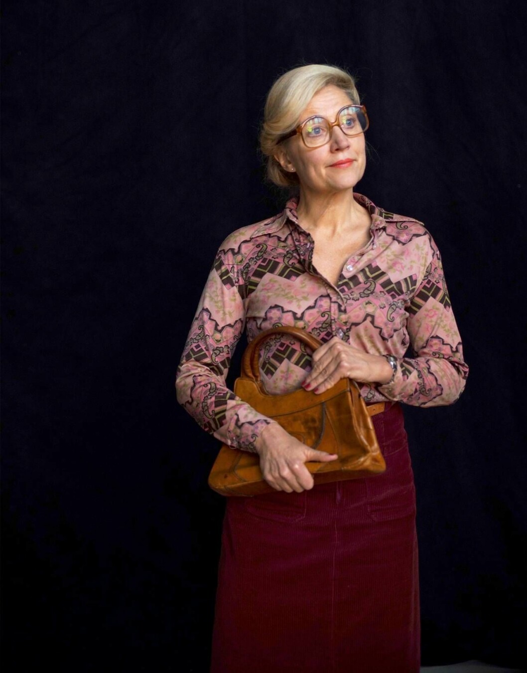 Klara Zimmergren har inte mycket gemensamt med den skolfröken som hon spelar i filmen, men hon tyckte mycket om att göra rollen. Foto: Pressbild Skådespelaren Klara ZiImmergren som lärare på 70-talet.