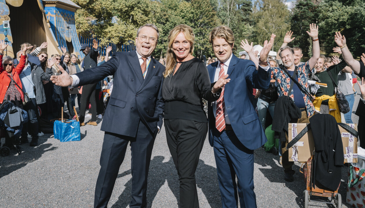 Knut Knutsson, Anne Lundberg och Rickard Thunér under inspelningen av Antikrundan i Solna 2019.