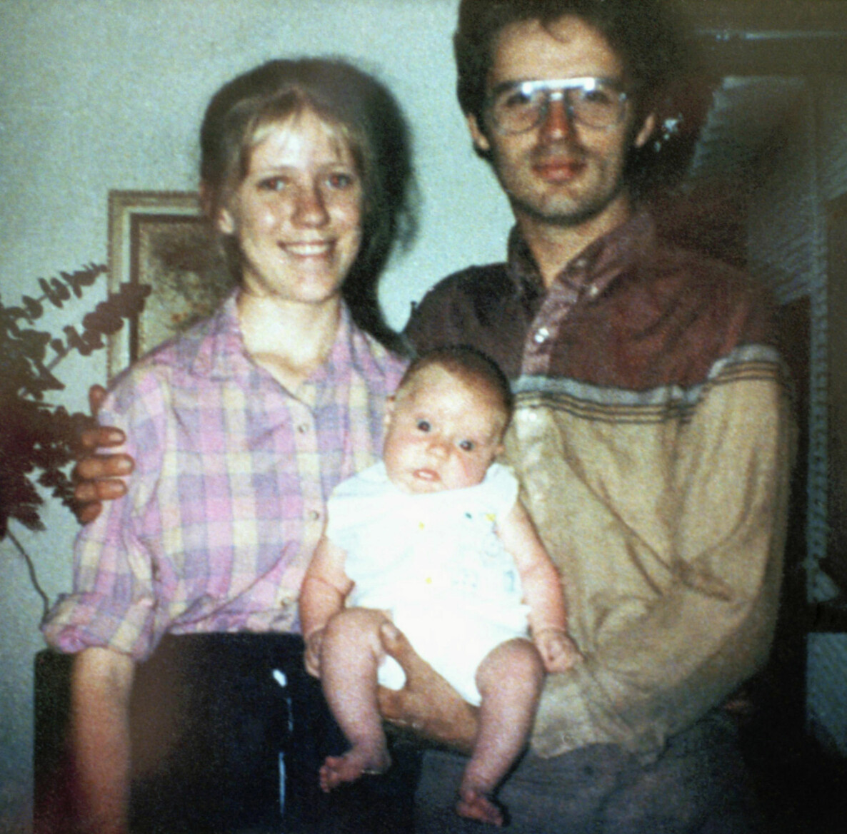 Ledare och familjefar. David Koresh med hustrun Rachel och sonen Cyrus. David Koresh med hustrun Rachel och sonen Cyrus