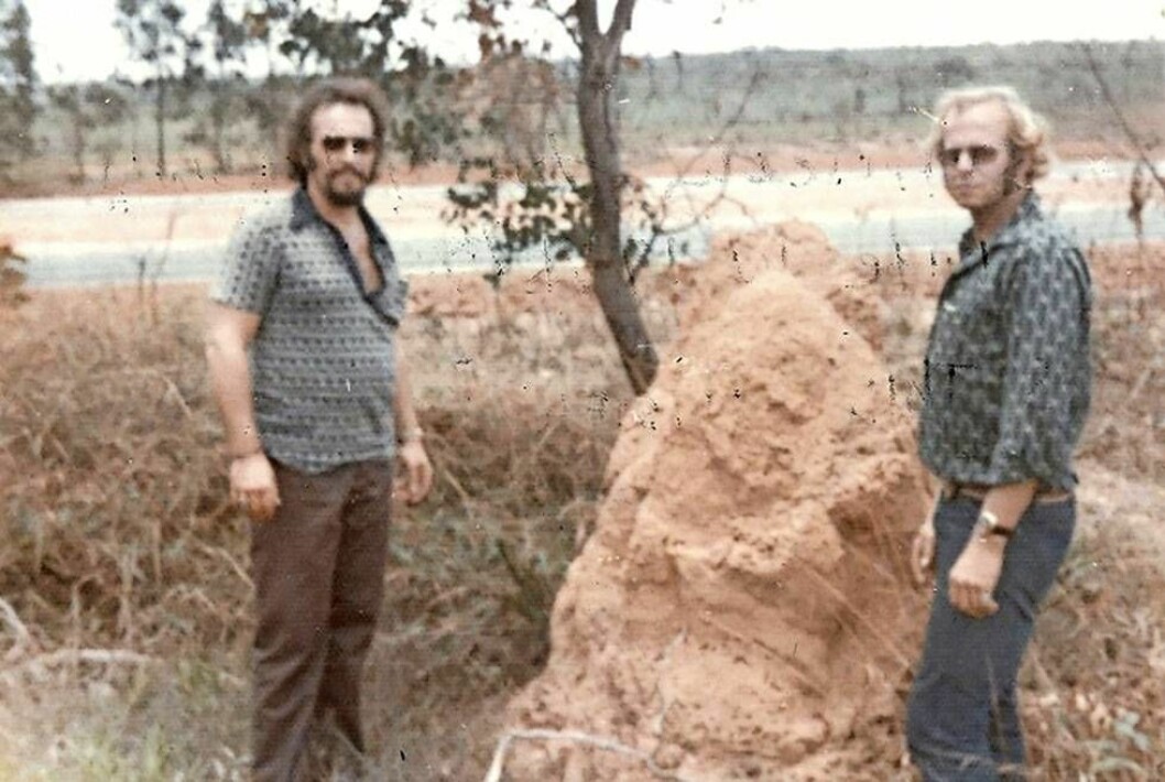 Det sensationella bildbeviset. Om uppgiften stämmer att det är bröderna John och Clarence Anglin på bilden, skulle det betyda att de klarade flykten från Alcatraz för 55 år sedan. Det kan vara bröderna John och Clarence Anglin på bilden.