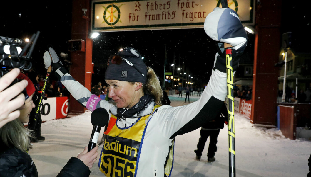 Strax innan Kristin insjuknade i corona åkte hon Vasaloppet, några månader senare orkade hon inte springa en kortare sträcka. Kristin Kaspersen går i mål i Vasaloppet.