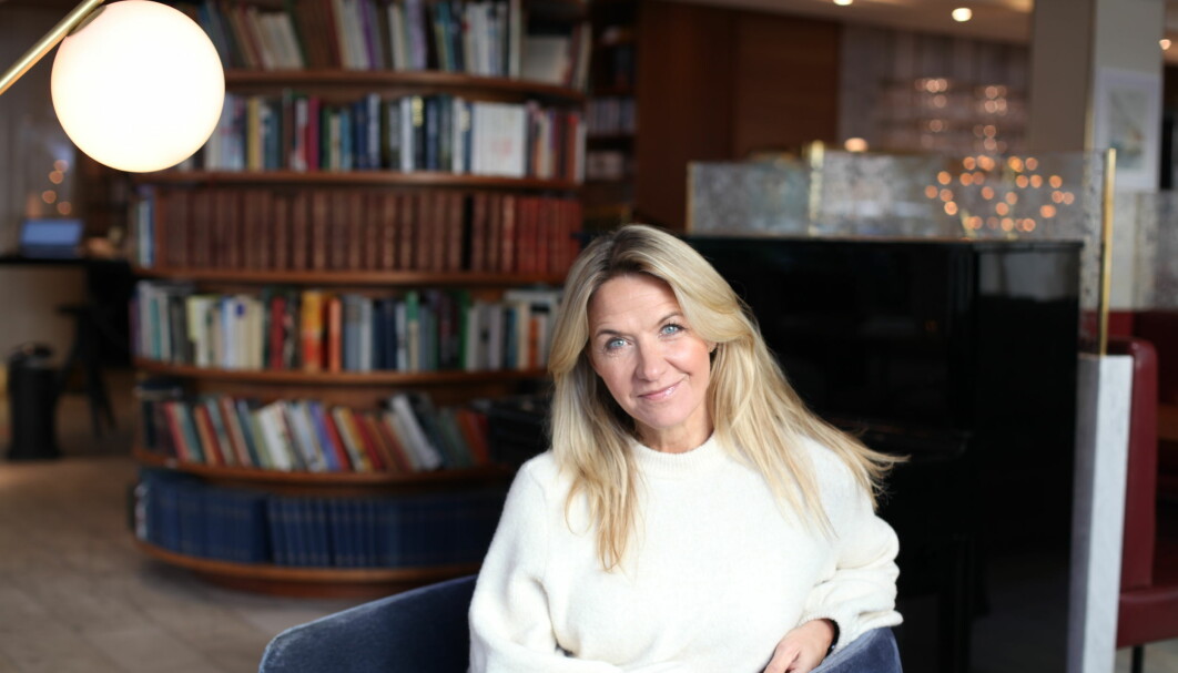 Kristin tror inte att hon kommer att leva ensam i framtiden, men behöver ingen man för att trivas med livet. Kristin Kaspersen ser glad ut.