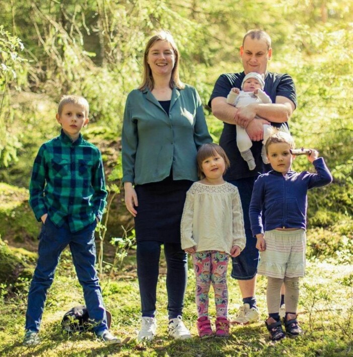Kristin tillsammans med sin man Robin och barnen Leo, Ella, Lucas och Oliver. Familjen Nordström i Trollhättan: mamma Kristin och pappa Robin samt barnen Leo, Ella, Oliver och Lucas.