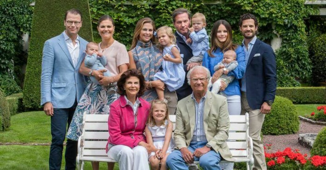 Det är bara de som har gift in sig i kungafamiljen – drottning Silvia, prinsessan Sofia och prins Daniel – som inte har några smeknamn. I alla fall inga som har läckt ut! Kungafamiljen