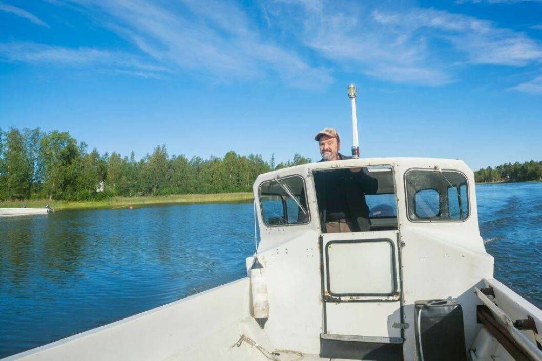 Det tar mellan 15 och 45 minuter att ta sig ut med båt till Kunoön. Men det händer att Karin och Åke blir strandsatta när isen inte bär och det inte går att ta båten. Foto: Susanne Lindholm