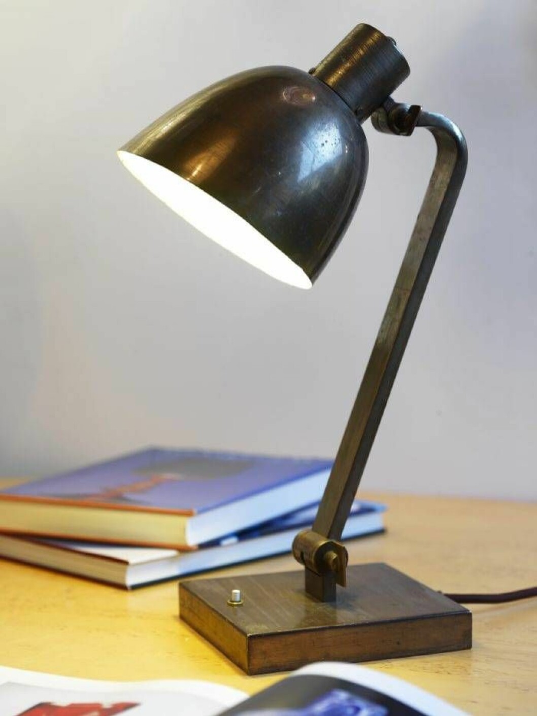Lampa i funktionell industridesign