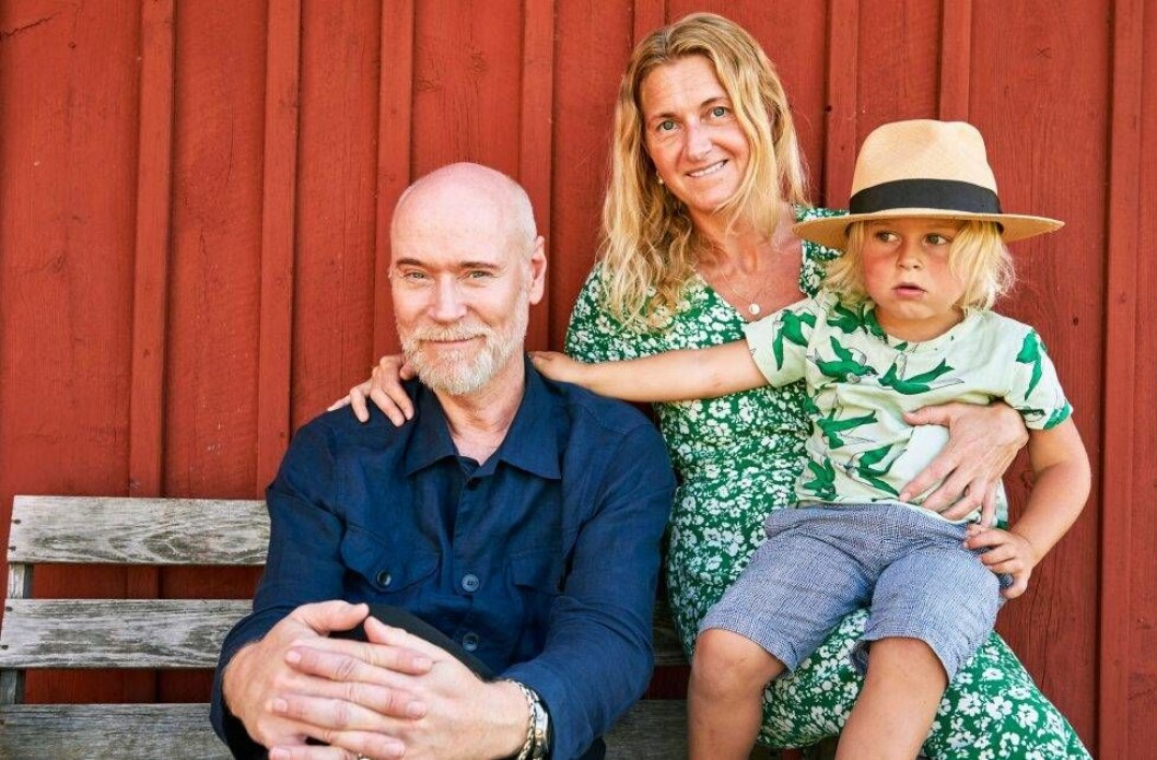 Tack vare Emma Neal och hennes son Jackson åker Lars åter till Skövdetrakten när han besöker hennes torp. Foto: Tommy Hvitfeldt