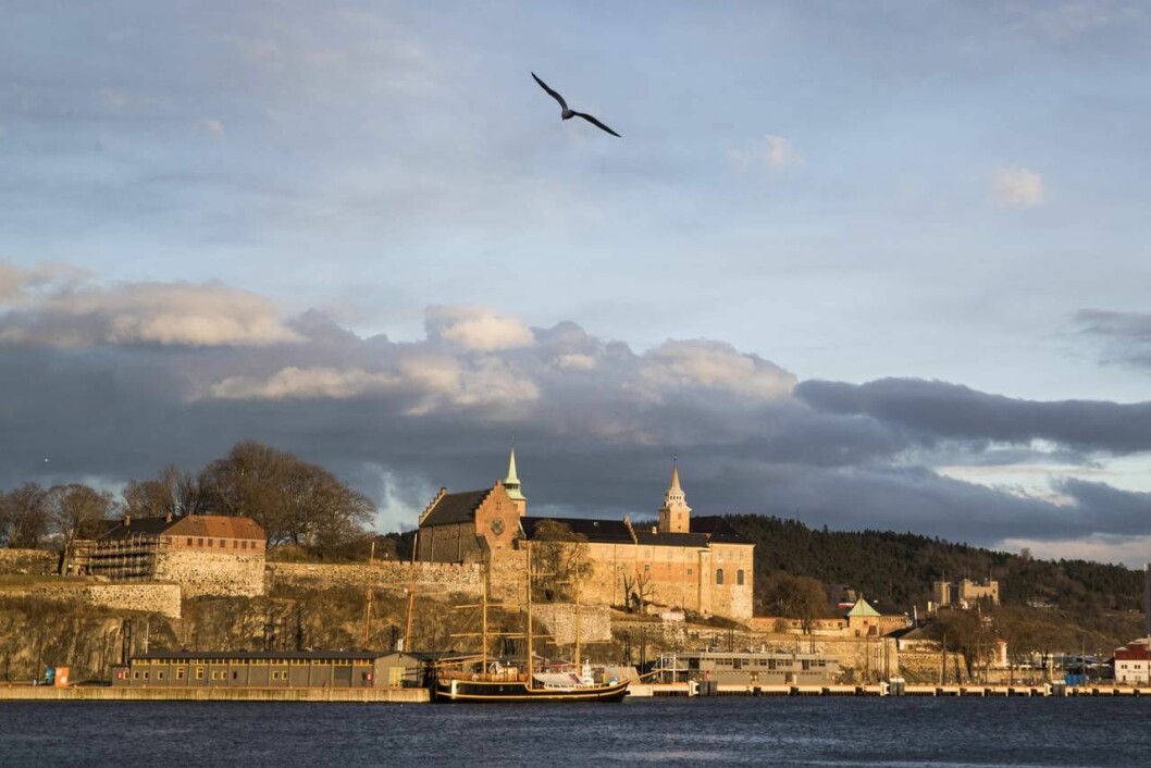 På Akershus fästning i Oslo fanns en avrättningsplats där ett 40-tal norrmän miste livet i samband med andra världskriget och den tyska ockupationen. Fast spöklegenden om demonhunden Malcanisen är en helt annan medeltida historia… Akershus fästning i Oslo