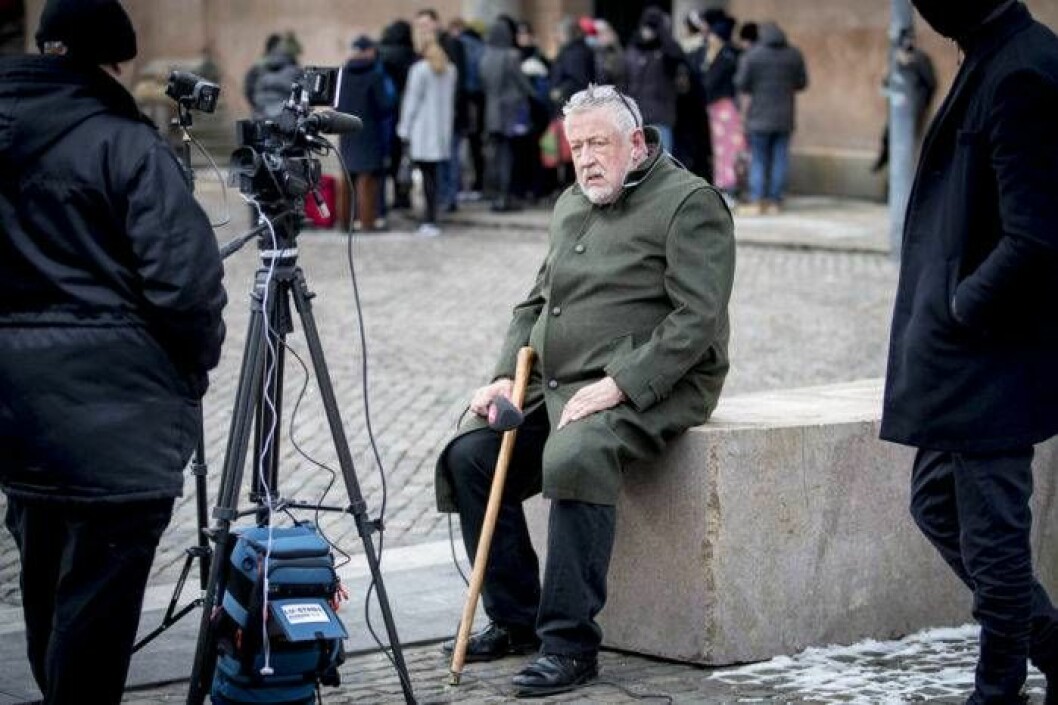 Leif GW Persson säger att han har mellan 60 och 80 inspelningsdagar för tv per år. Foto: IBL Bildbyrå Leif GW Persson utanför Byrätten i Köpenhamn i samband med rättegången mot Peter Madsen.