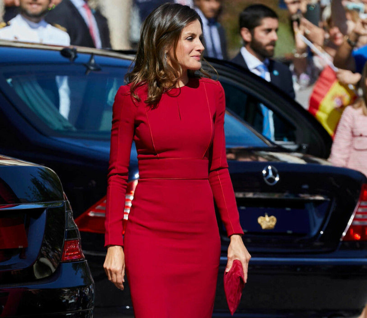 Letizia i röd klänning.