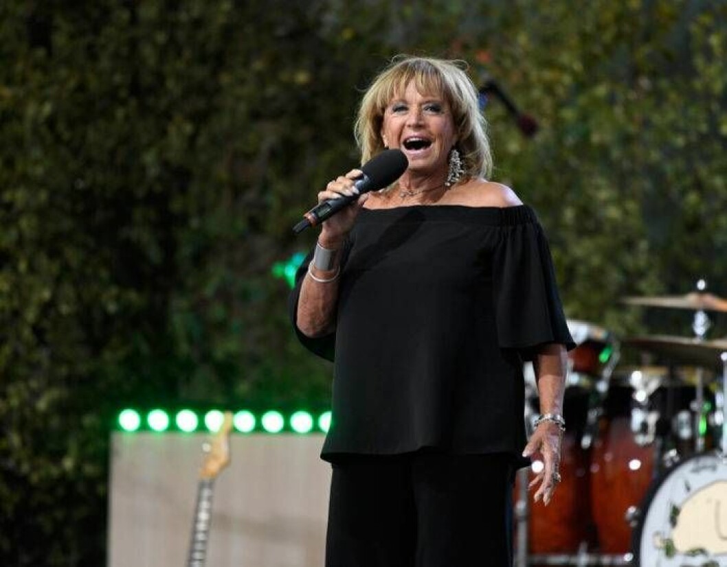I mer än 60 år har Barbro ”Lill-Babs” Svensson varit en självklar stjärna på den svenska artisthimlen. Foto: IBL I mer än 60 år har Barbro "Lill-Babs" Svensson varit en självklar stjärna på den svenska artisthimlen. Här på Allsång på Skansen.