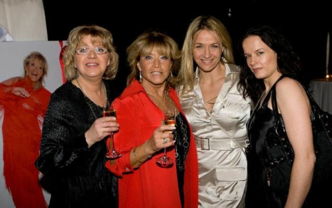 Barbro “Lill-Babs” Svensson med döttrarna Monica Svensson, Malin Berghagen och Kristin Kaspersen i samband med Lill-Babs 70-årsfirande 2008. Foto: IBL Bildbyrå Barbro “Lill-Babs” Svensson med döttrarna Monica Svensson, Malin Berghagen och Kristin Kaspersen
