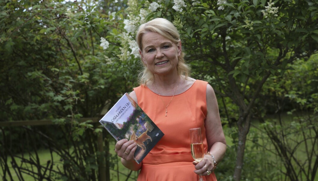 Lina Nyström håller sin bok Gatuhunden Lilo – berättelsen om hur Lilo får ett hem i handen och berättar hur det kom sig att hon skrev sin bok.