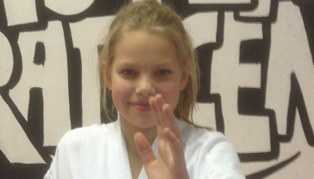 Karateträningen har gett Linnea en trygghet i att hon kan ta hand om sig själv. Linnea Karhula har tränat karate i många år – något som hjälpte henne då hon räddade livet på vännerna.