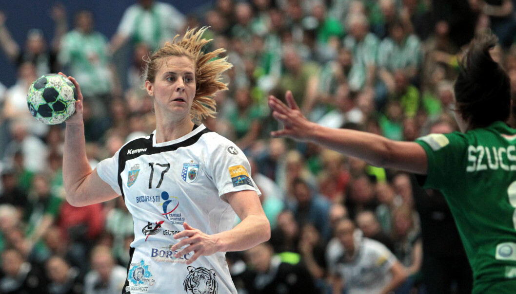 Linnea Torstenson avslutade sin handbollskarriär i CSM Bukarest. Linnea Torstenson spelar handboll.