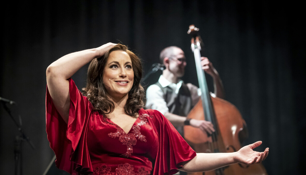 Lisa Nilsson bjuder mycket på sig själv i nya showen. Lisa Nilsson i sin egen show.