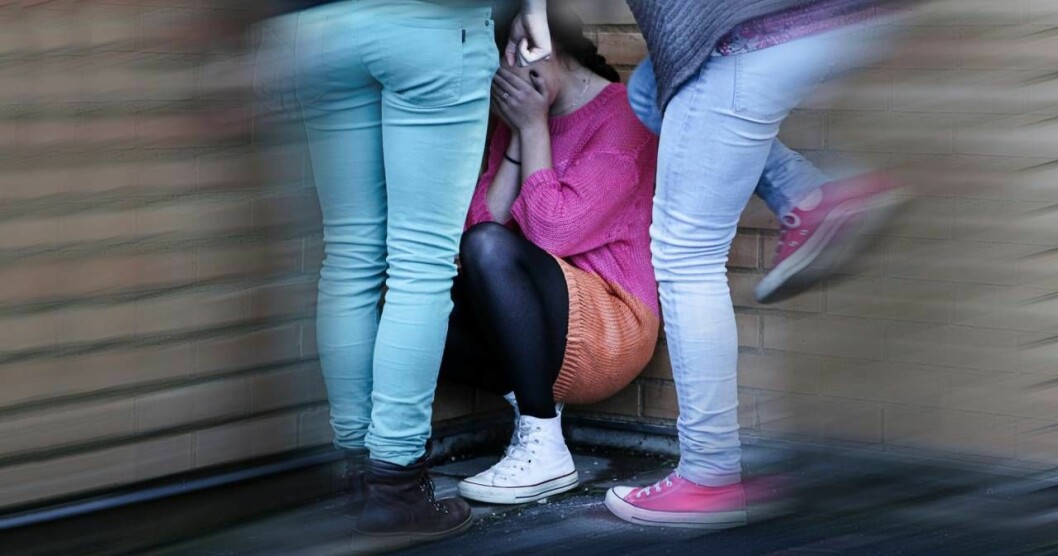 Genrebild av flicka som blir mobbad