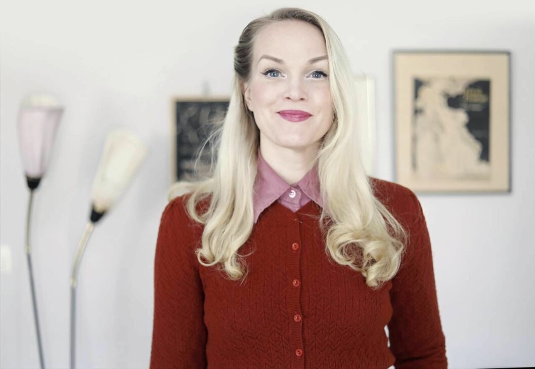 Emma Sundh är frilansande journalist, stylist och influencer med inriktning på hållbarhet Emma Sundh tittar in i kameran