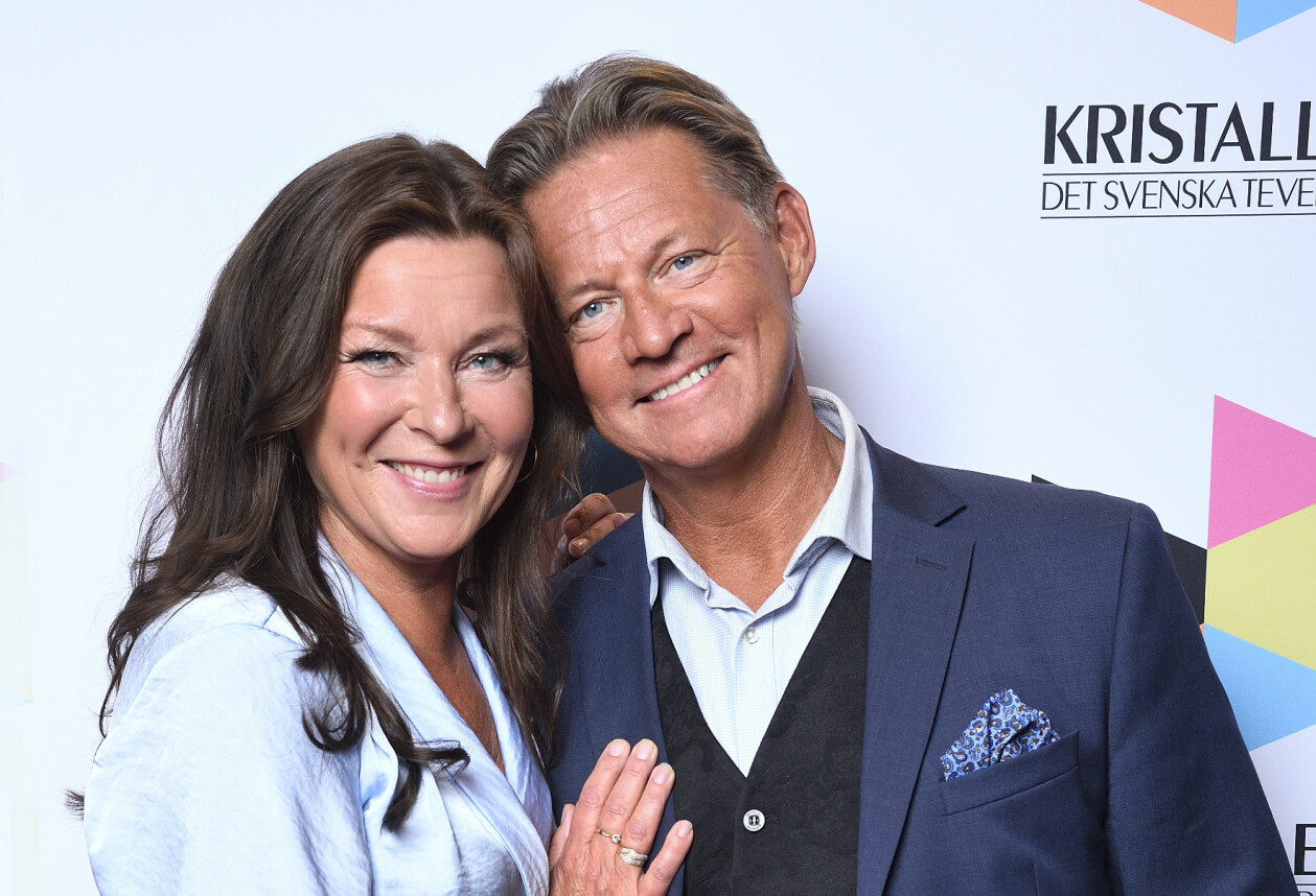 Lotta Engberg och Mikael Sandström har varit tillsammans i tre månader. Lotta Engberg och Mikael Sandström på Kristallengalan 2020.