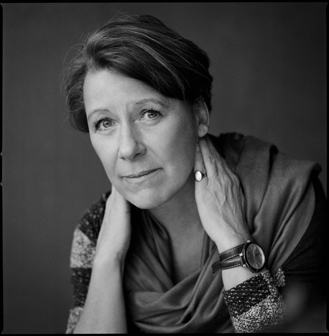 Porträtt av författaren Lotta Lundberg.