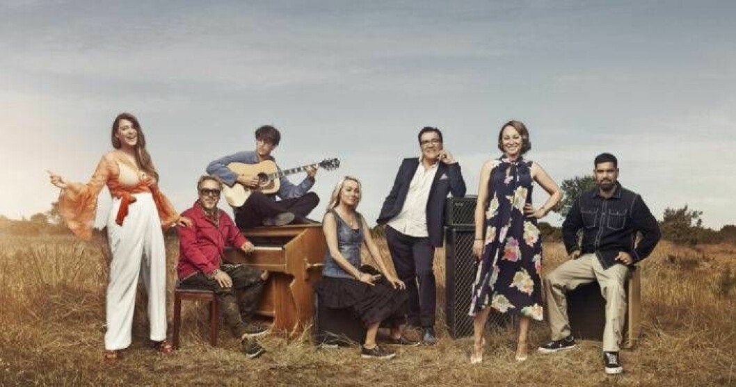 Louise tillsammans med de övriga deltagarna i tv-programmet Så mycket bättre 2018.