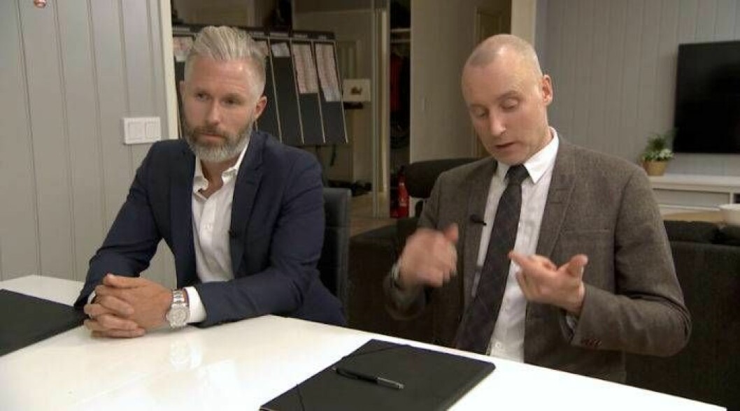 Experterna Patrik Wincent och Magnus Hedberg förklarar skillnaden mellan inkomster och utgifter. Foto: TV3 Experterna Patrik Wincent och Magnus Hedberg från Lyxfällan