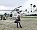 Magda Gad framför en helikopter i eboladrabbade Liberia 