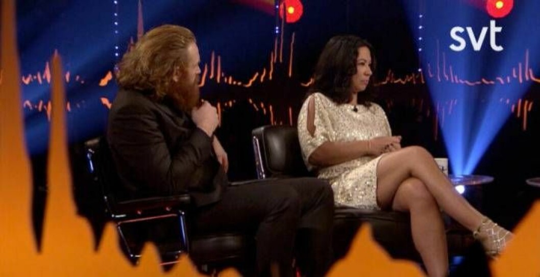 Magda Gad gästar veckans avsnitt av <em>Skavlan</em>. Till vänster syns skådespelaren Kristofer Hivju. Bild: SVT Magda Gad gästar veckans avsnitt av Skavlan. Till vänster syns skådespelaren Kristofer Hivju.