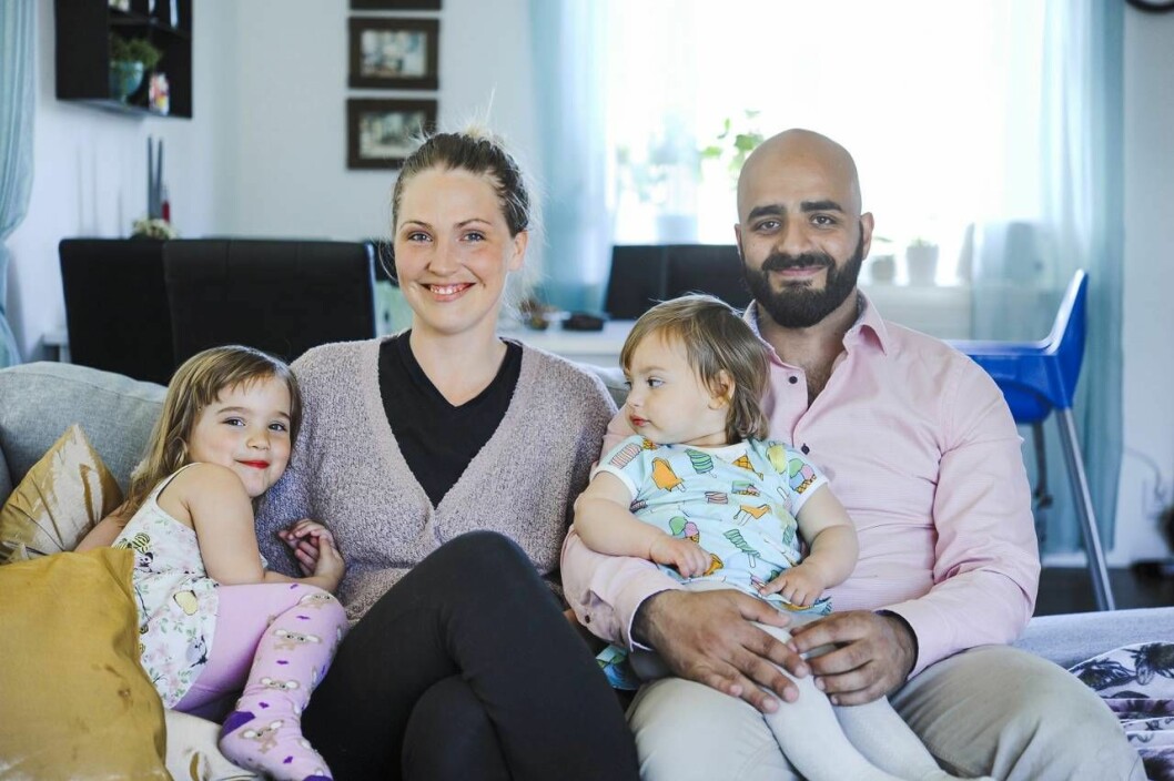 Maja tillsammans med döttrarna Amira och Maryam samt sambon Ihsan. Maja tillsammans med döttrarna Amira och Maryam samt sambon Ihsan.