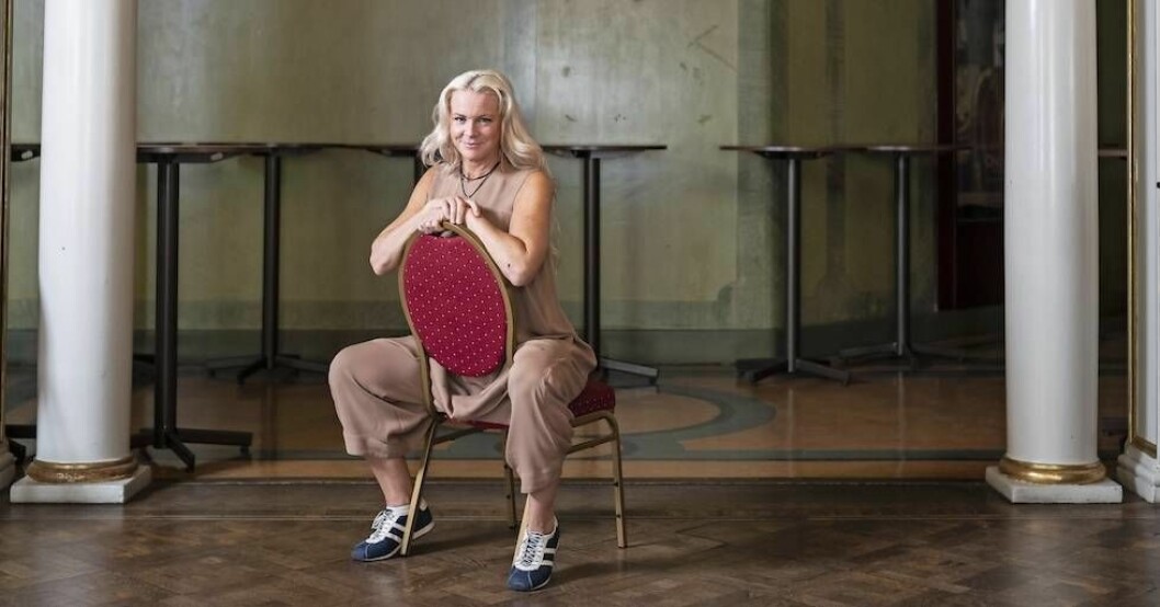 När båda döttrarna fick diagnoser och relationen med maken skakade orkade Malena Ernman inte mer. Två gånger bröt hon ihop.
