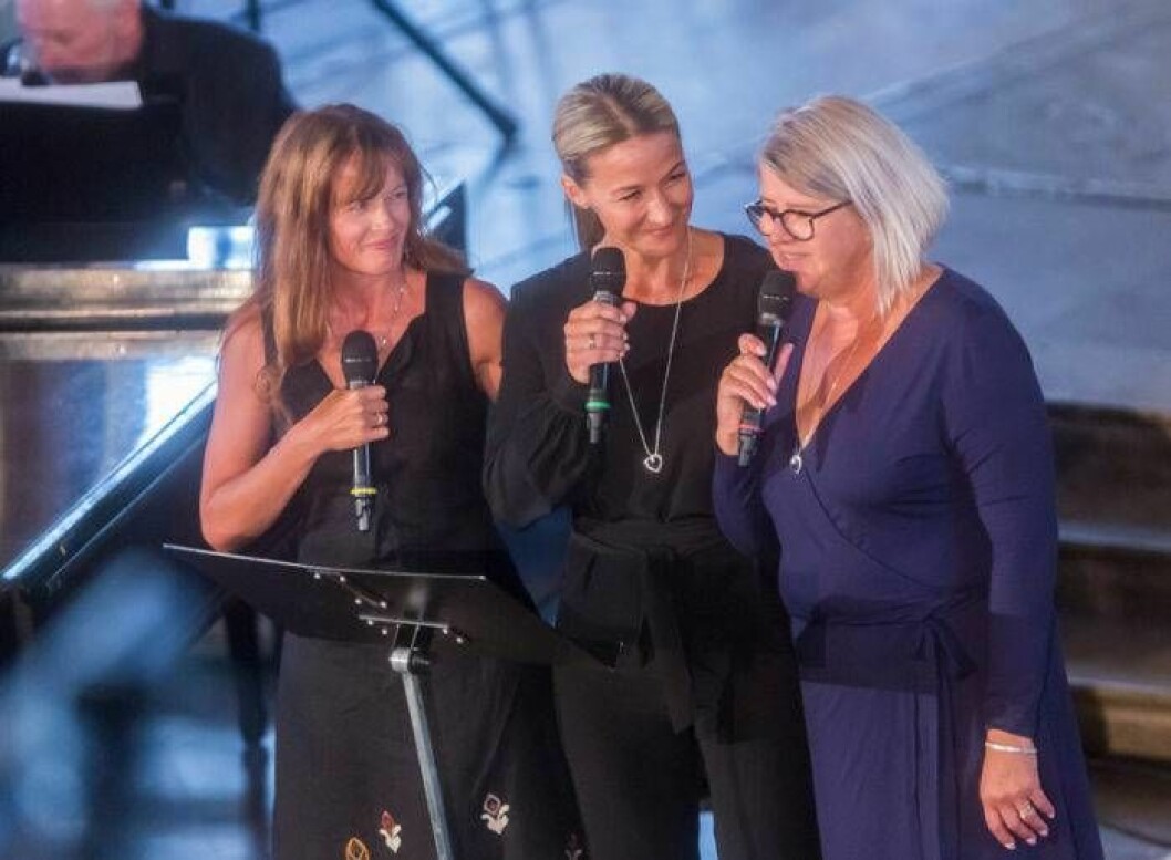Malin Berghagen, Kristin Kaspersen och Monica Svensson under Barbro ”Lill-Babs” Svenssons minnesgudstjänst i Storkyrkan. Bild: Stella pictures