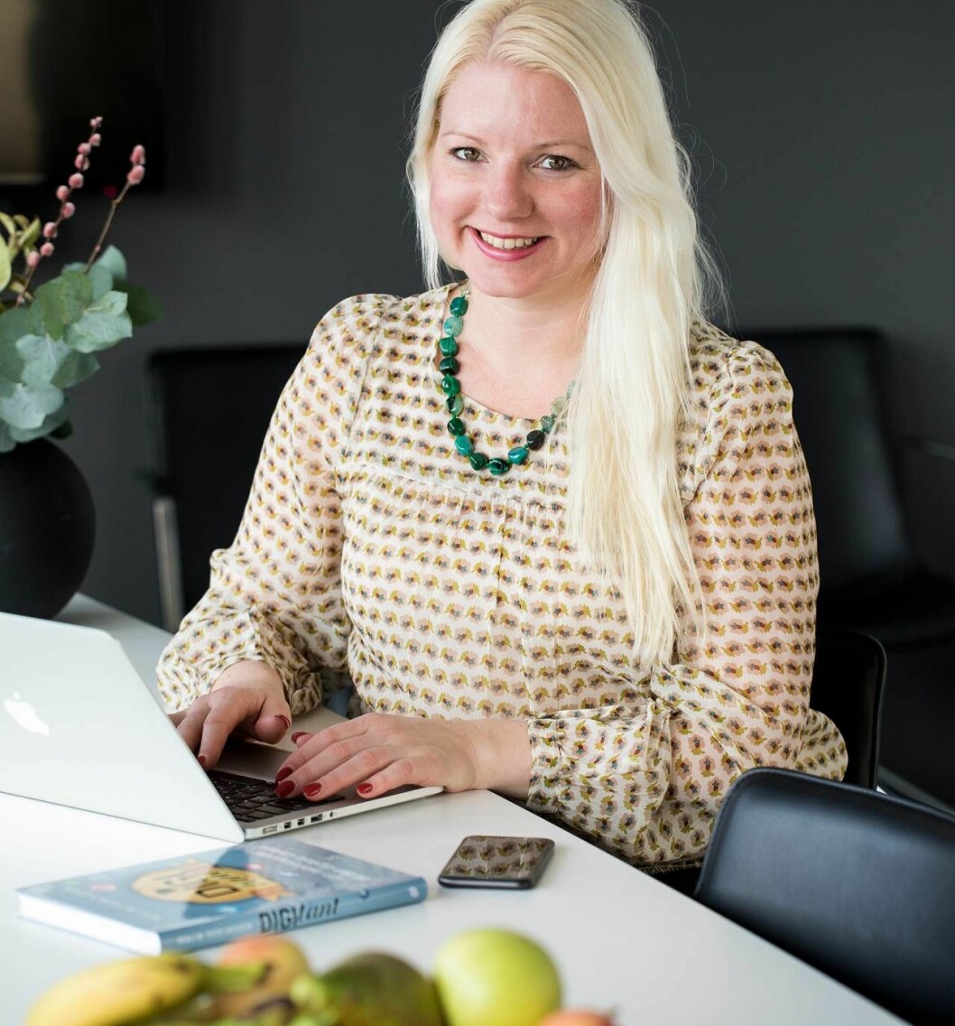 Malin Perlheden, journalist på Aller media, har skrivit succéboken <em>Digitant – din nybörjarguide till den digitala världen </em>som webbkursen är baserad på. Foto: Christina Uhlin Malin Perlheden om boken Digitant