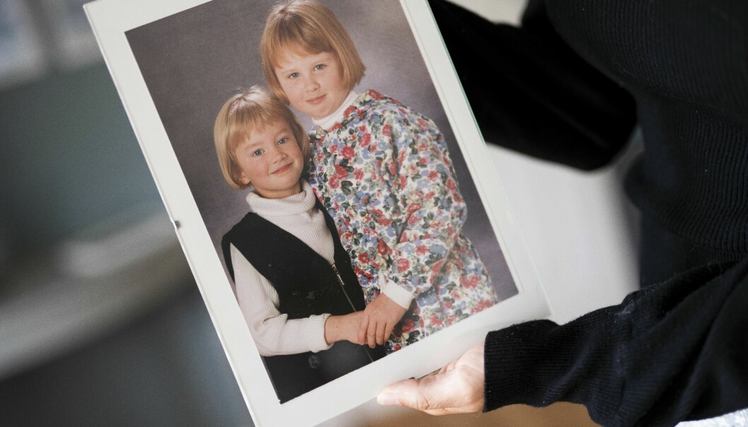 Malin tillsammans med storasyster Elin.