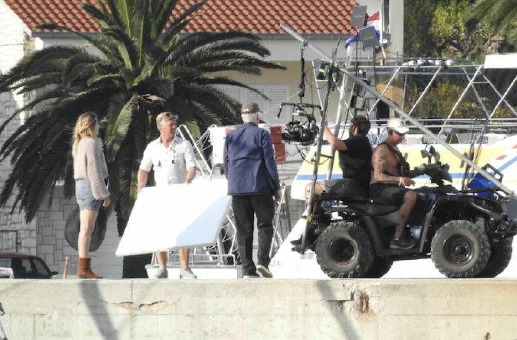 Filminspelning i Kroatien av nya filmen Mamma Mia: Here We Go Again! med Pierce Brosnan och Lily James. Foto: IBL Filminspelning i Kroatien av nya filmen Mamma Mia: Here We Go Again! med Pierce Brosnan och Lily James.
