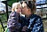 Mamma Christina pussar lilla Sølvig på kinden.