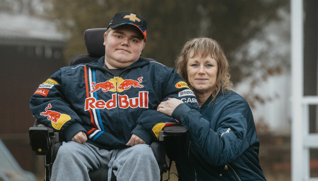 Lena arbetar i dag som assistent åt Marcus på heltid – ett upplägg de båda är väldigt nöjda med. Marcus Aftelöv tillsammans med mamma Lena Aftelöv.