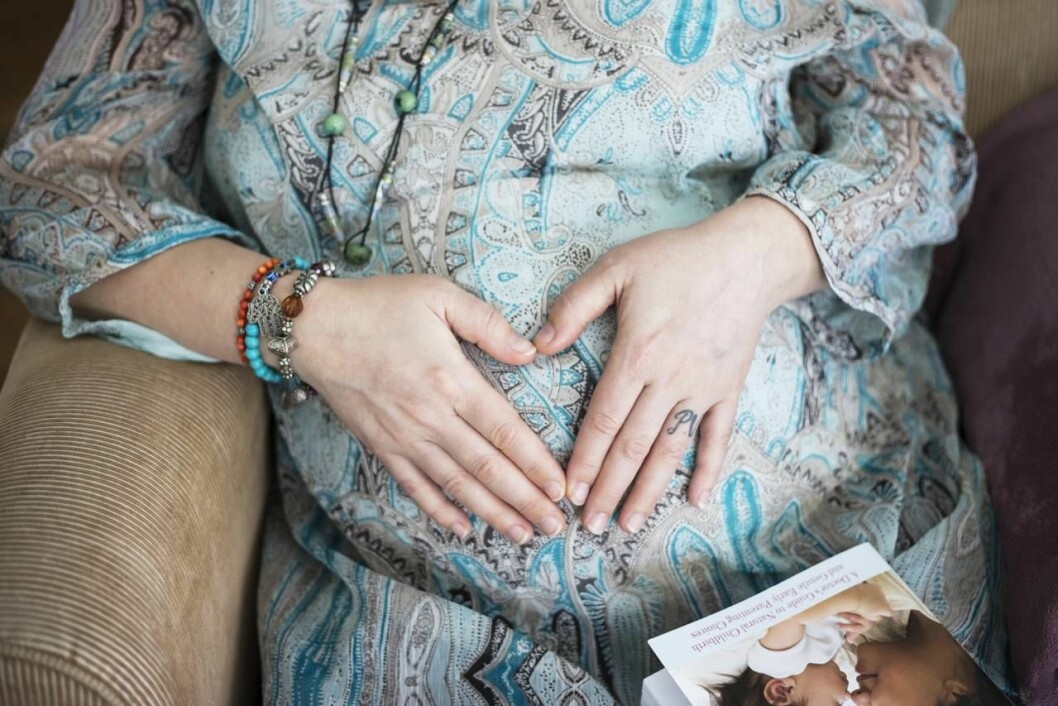 ”Jag var lycklig över bebisbeskedet förstås, men det inget som jag räknat med skulle hända mig,” berättar Maria Viklund. Foto: Carola Harnesk Maria Viklunds mage