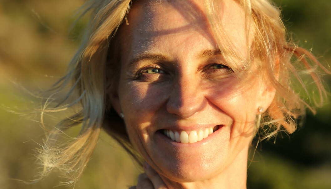 Porträtt av Marie Sammeli som skrivit bok som utspelar sid i Sydafrika