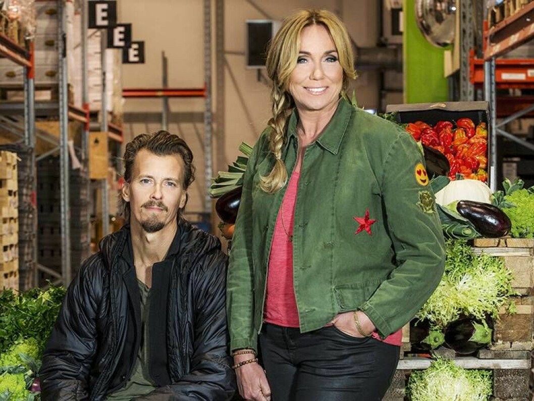Paul Svensson och Anne Lundberg vill hjälpa oss att få en hållbarare syn på livsmedel. – Vi kan inte fortsätta kasta bort en tredjedel av all mat vi handlar hem. Paul Svensson och Anne Lundberg från ”Maträddarna” i SVT